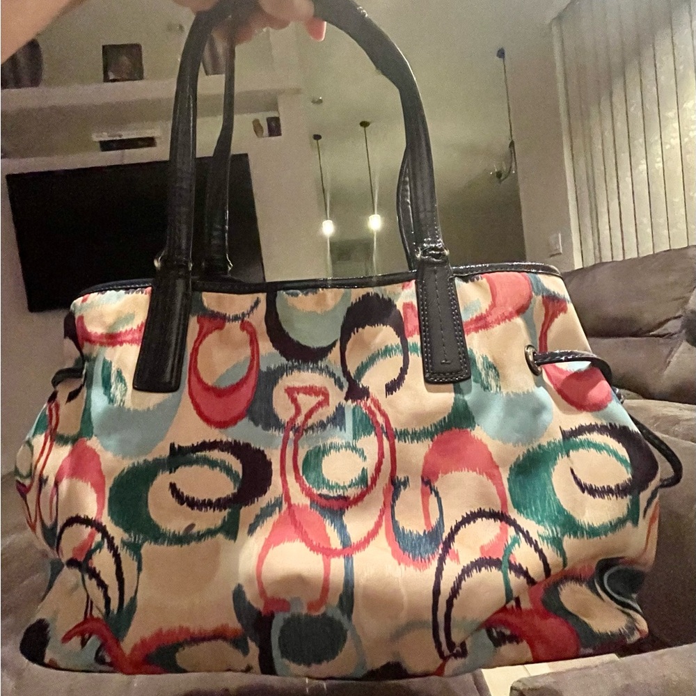 AUTHENTIC COACH, "IKAT"